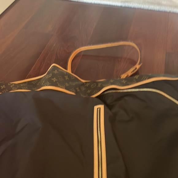 Luis Vuitton cream/brown carry/duffel bag. - Picture 8 of 9